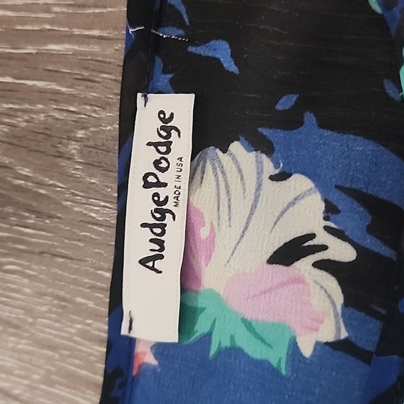 Audge Podge Floral Print Chiffon Handkerchief Hem Flowy Top Small - Picture 2 of 7